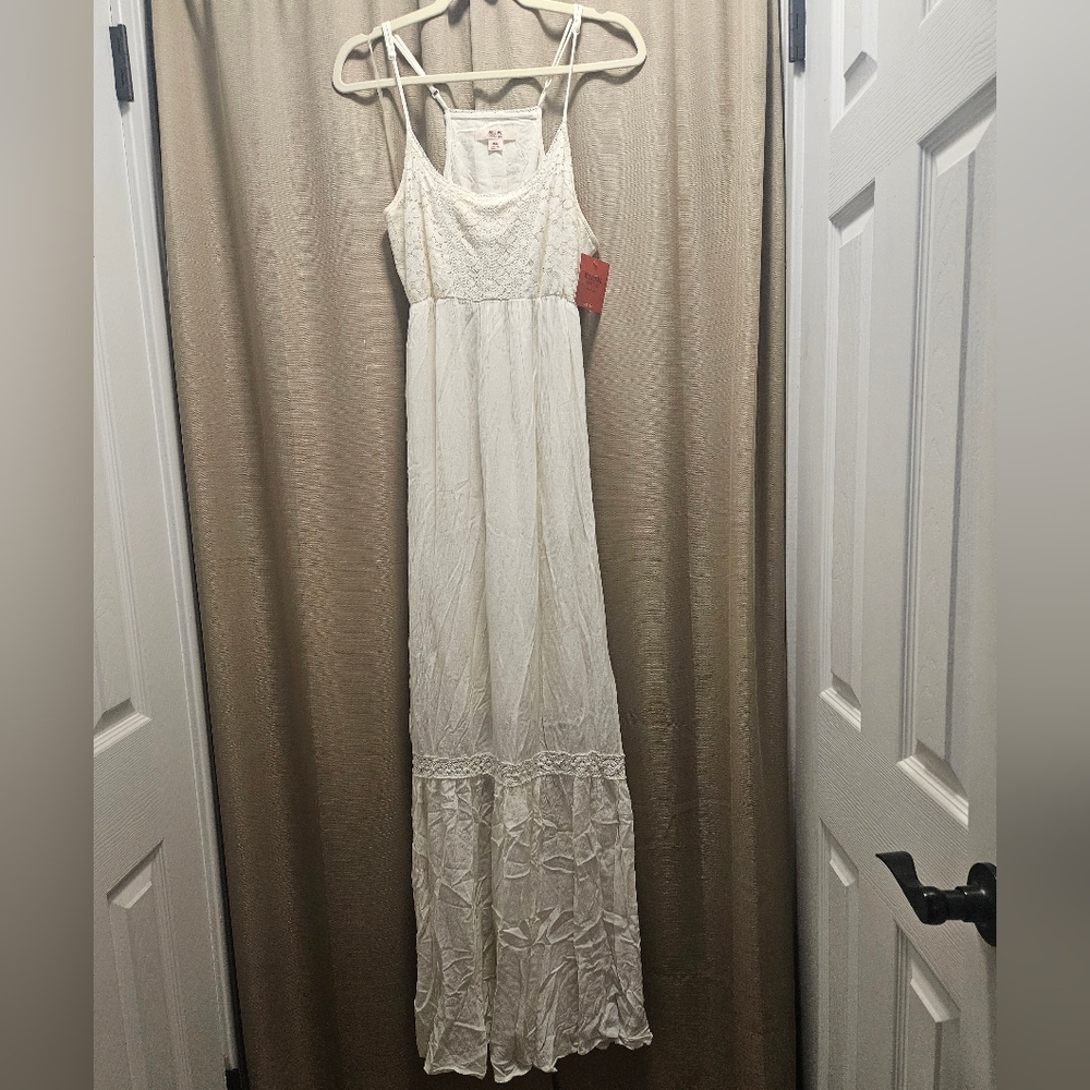Elegant White Lace Maxi Dress